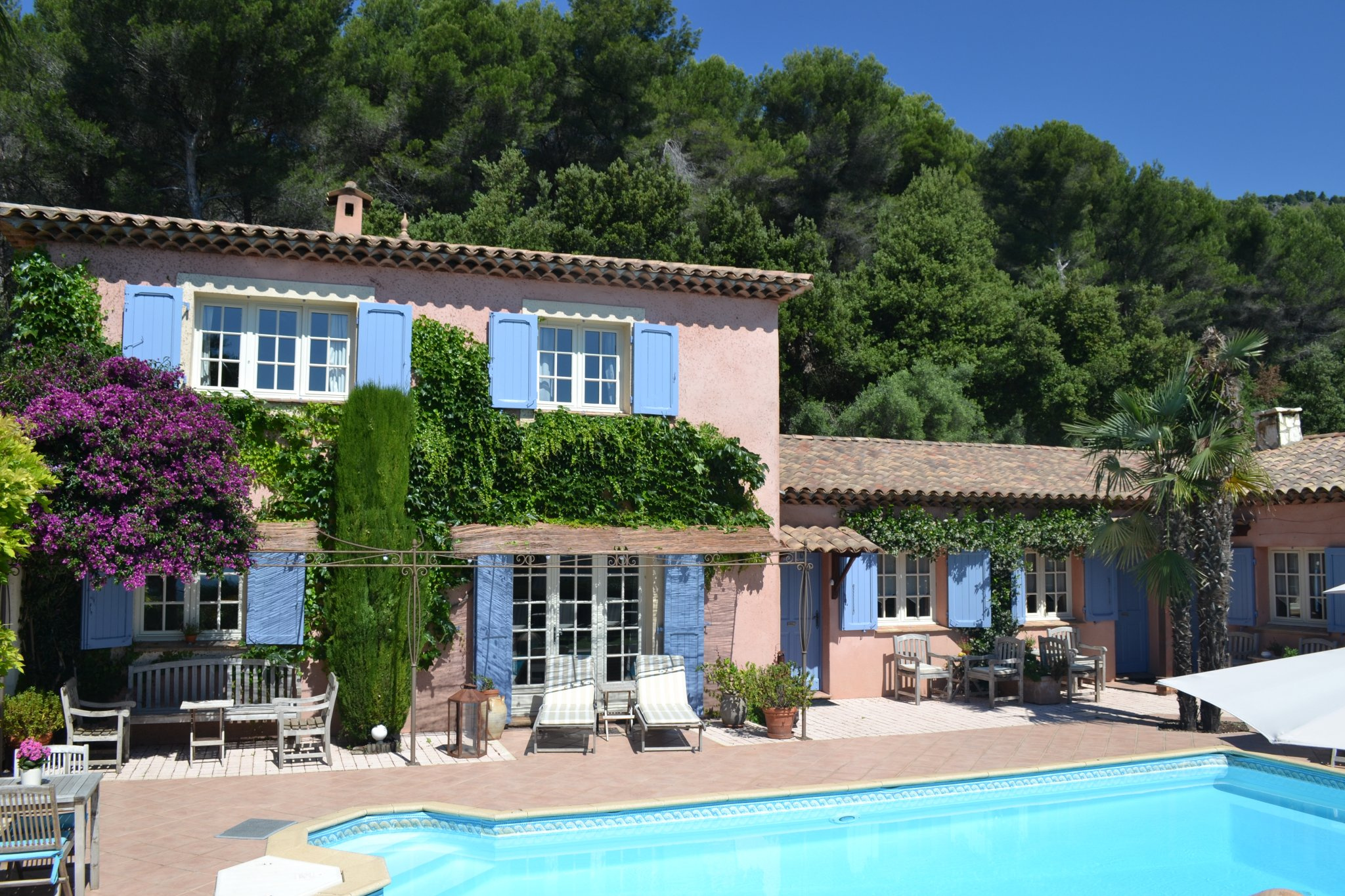 Vente Propriété vue mer offrant 5 chambres d'hôtes